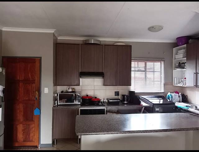 3 BEDROOM TOWNHOUSE FOR SALE IN MONAVONI